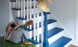 Какой краской покрасить деревянную лестницу в доме