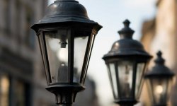 Уличные светильники для двора, дорожек и входной зоны