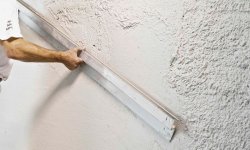 Оштукатуривание стен гипсовой штукатуркой — для чего нужна