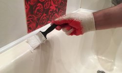 Какую краску выбрать для чугунной ванны: внутренняя и наружная покраска
