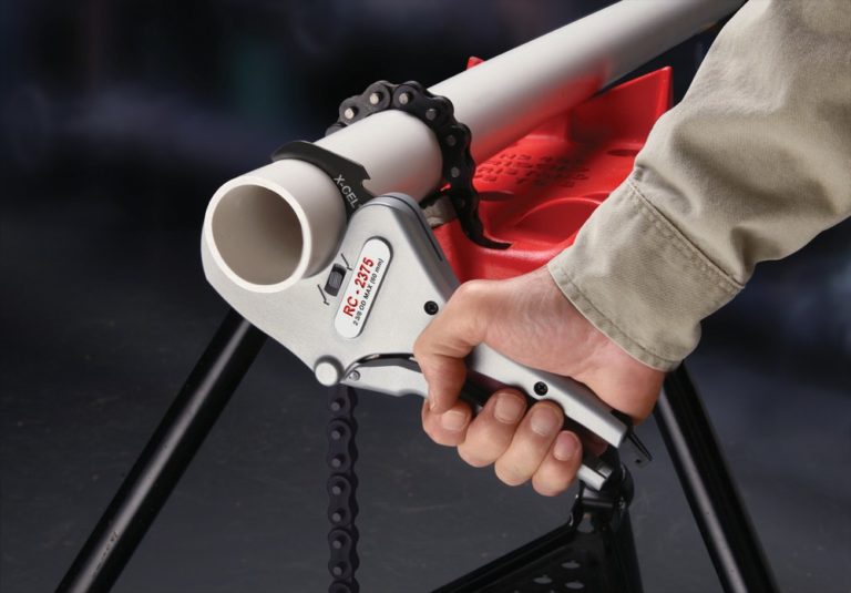 Как клеить ПВХ и ПНД трубы для водопровода и канализации ...