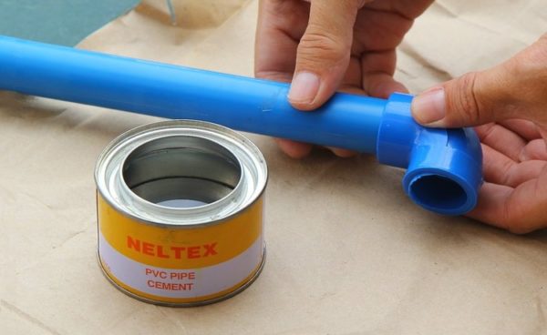 Как клеить ПВХ и ПНД трубы для водопровода и канализации ...