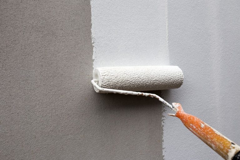 Грунтовка белого цвета для стен под обои