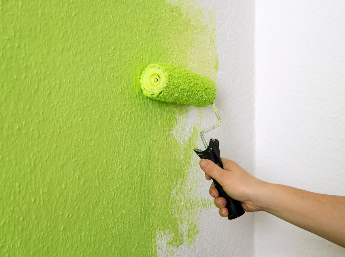 Покраска оштукатуренных стен
