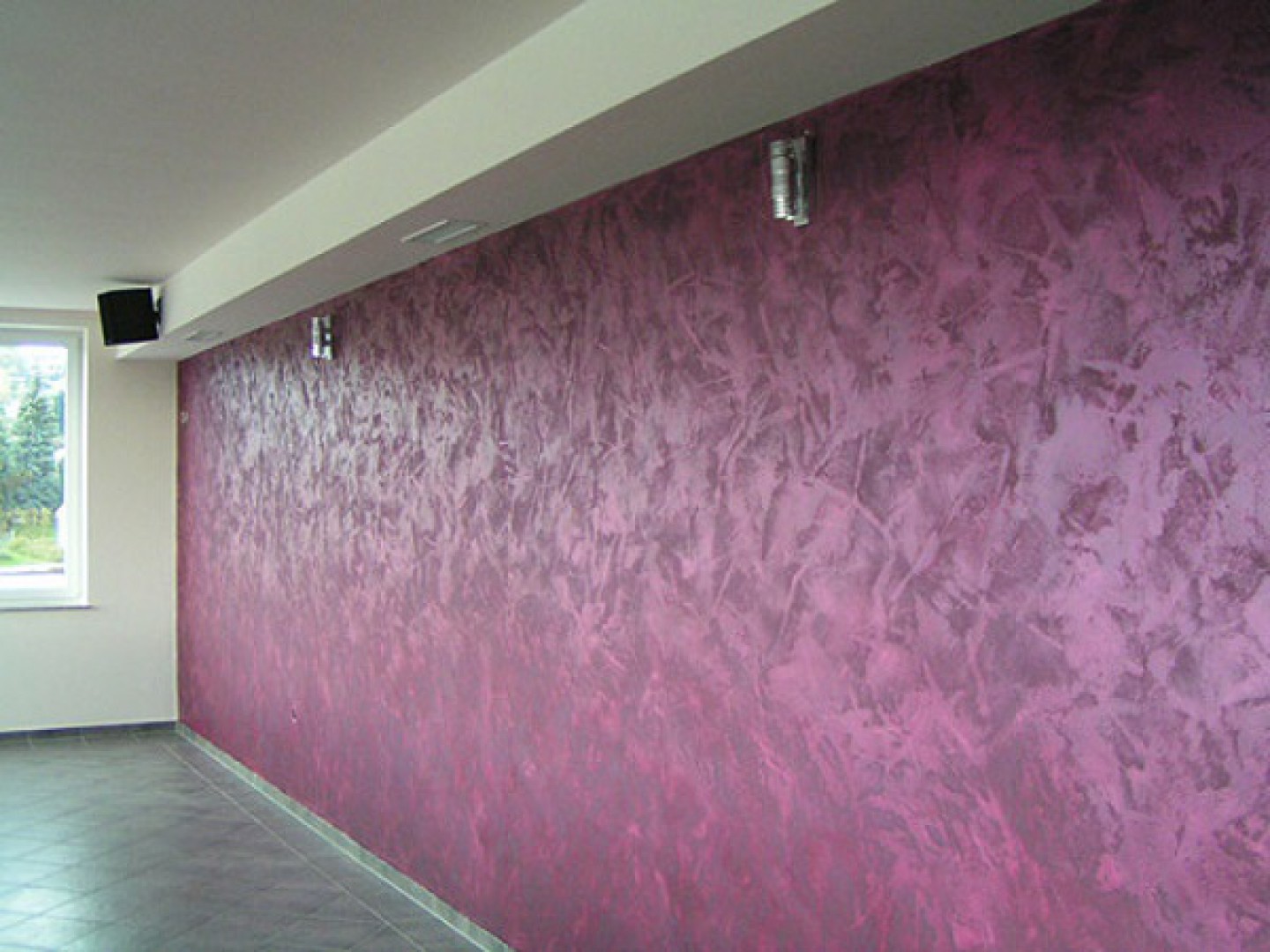 Фактурная покраска стен