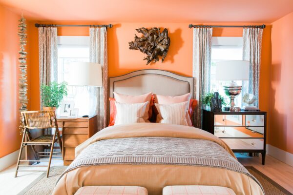 Спальня в персиковых тонах