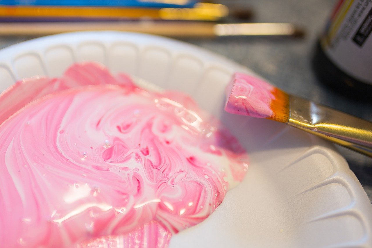 Как сделать розовую краску: из каких цветов выйдет при смешивании яркая исветлая