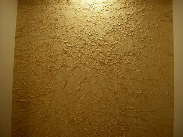 Покраска стен под мятую кожу