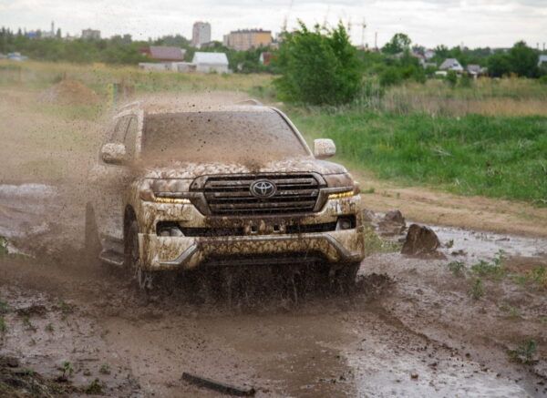 Машина в грязи