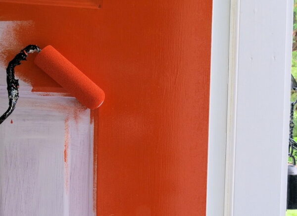 Покраска уличной двери