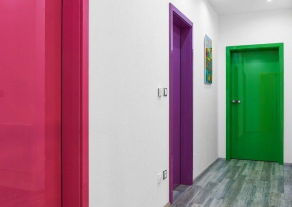 Разноцветные двери